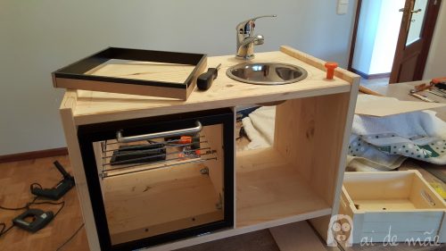 DIY children's kitchen