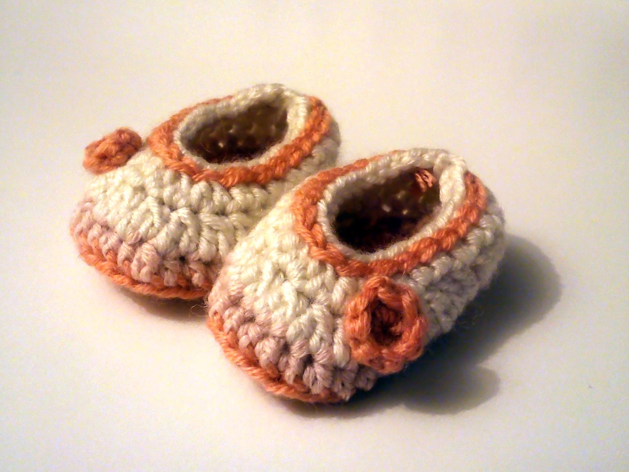 sapatos bebé em crochet
